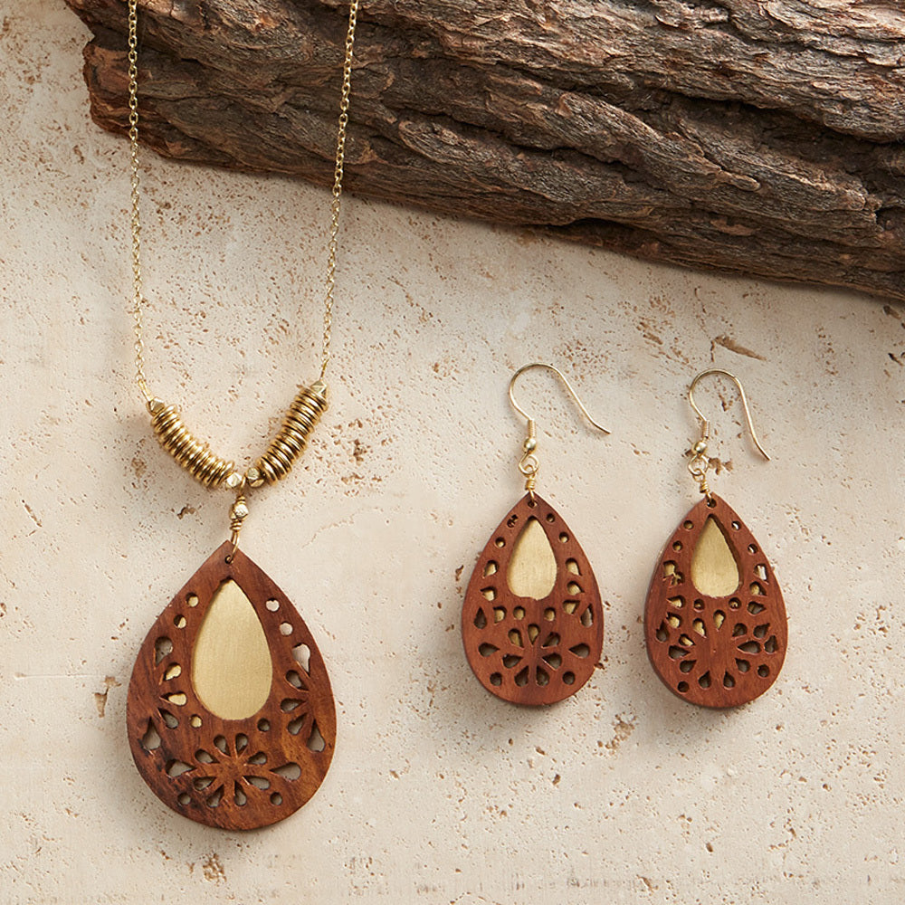 Woodflower Teardrop Necklace